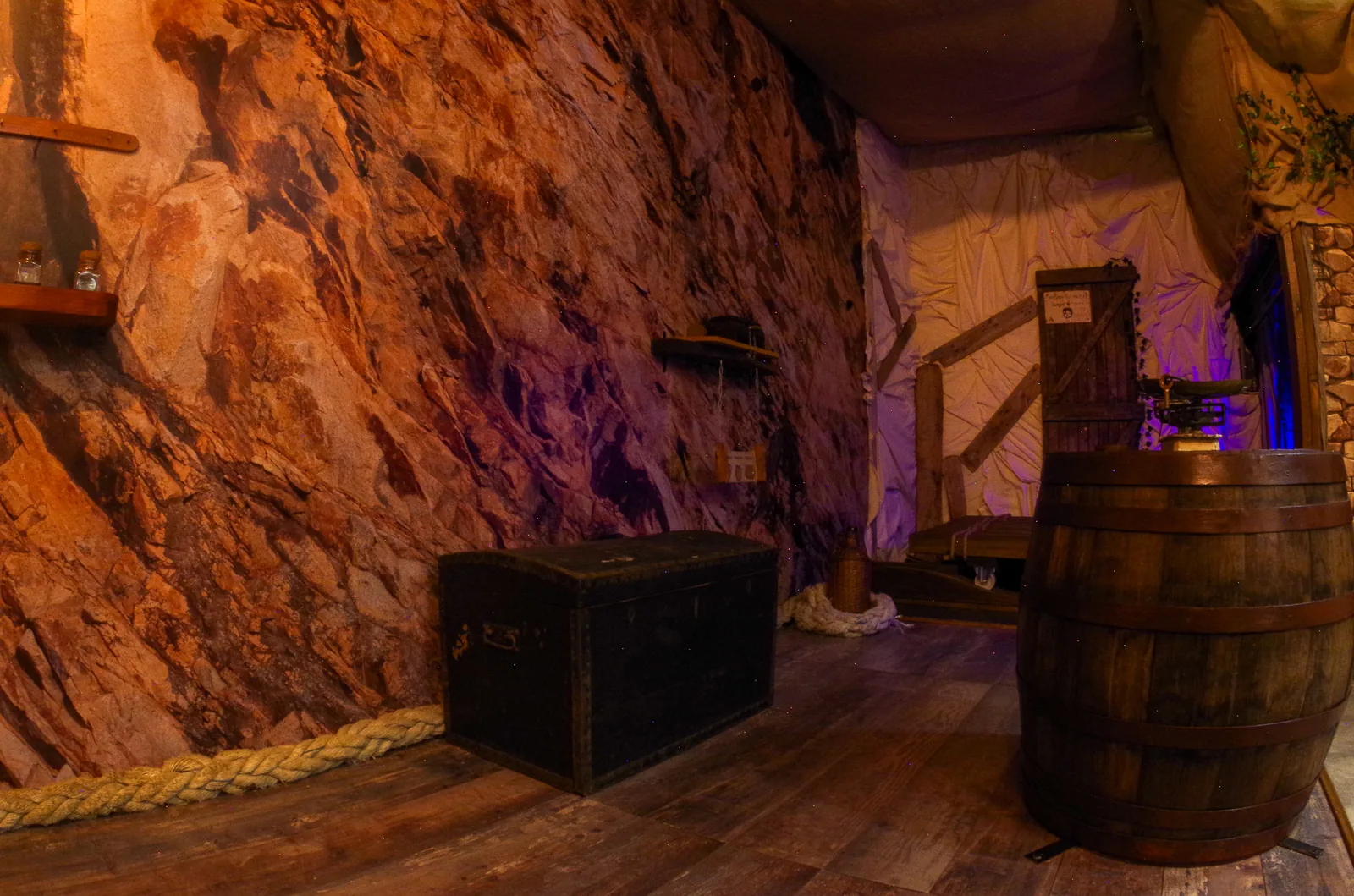 Décor pirate de la salle d'escape game